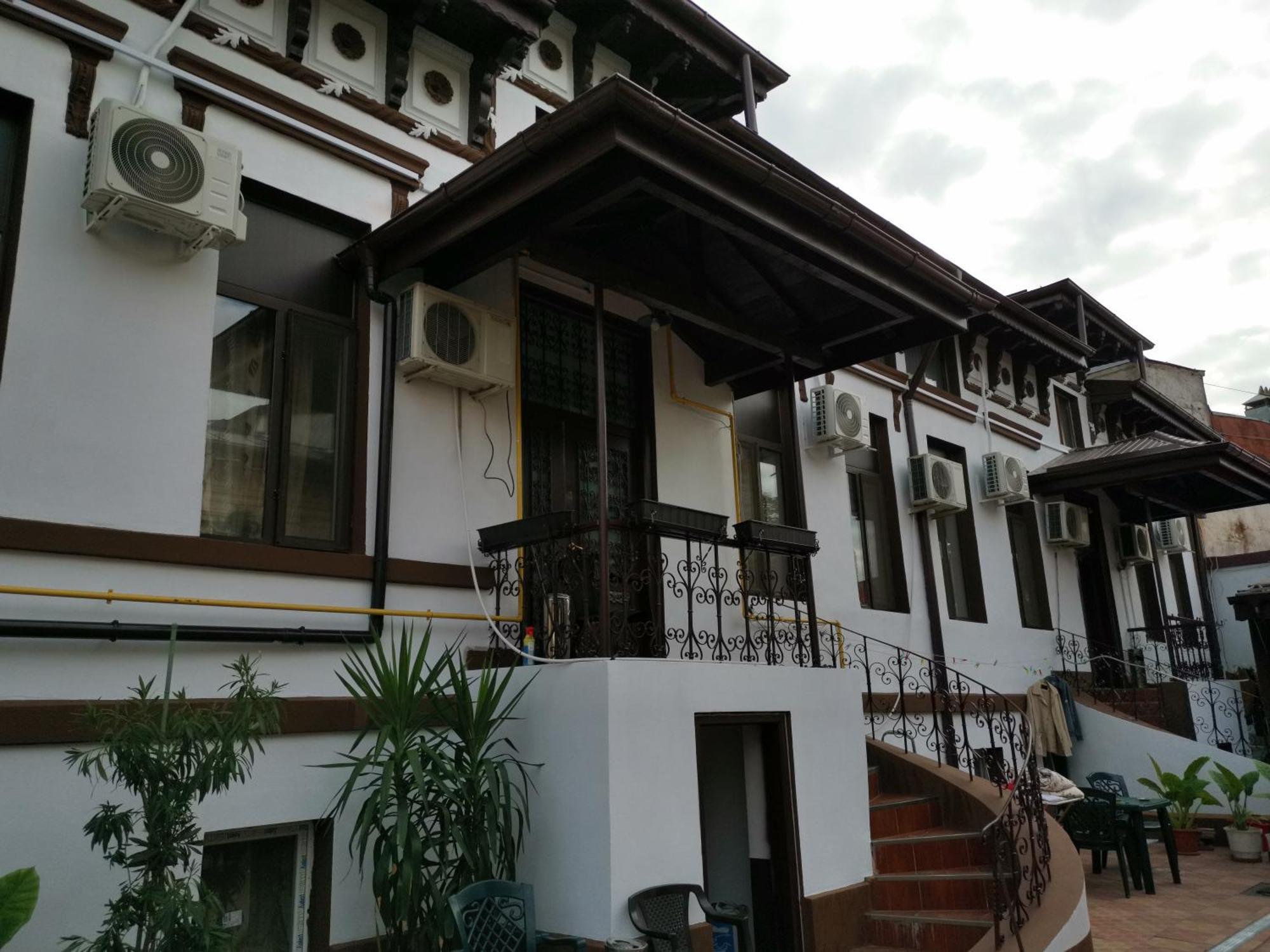 Joe Hostel