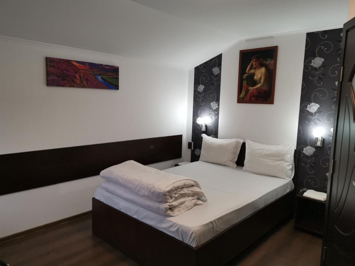 Joe Hostel