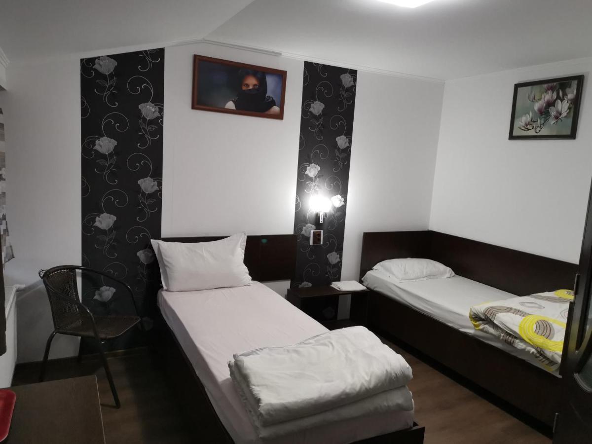Joe Hostel
